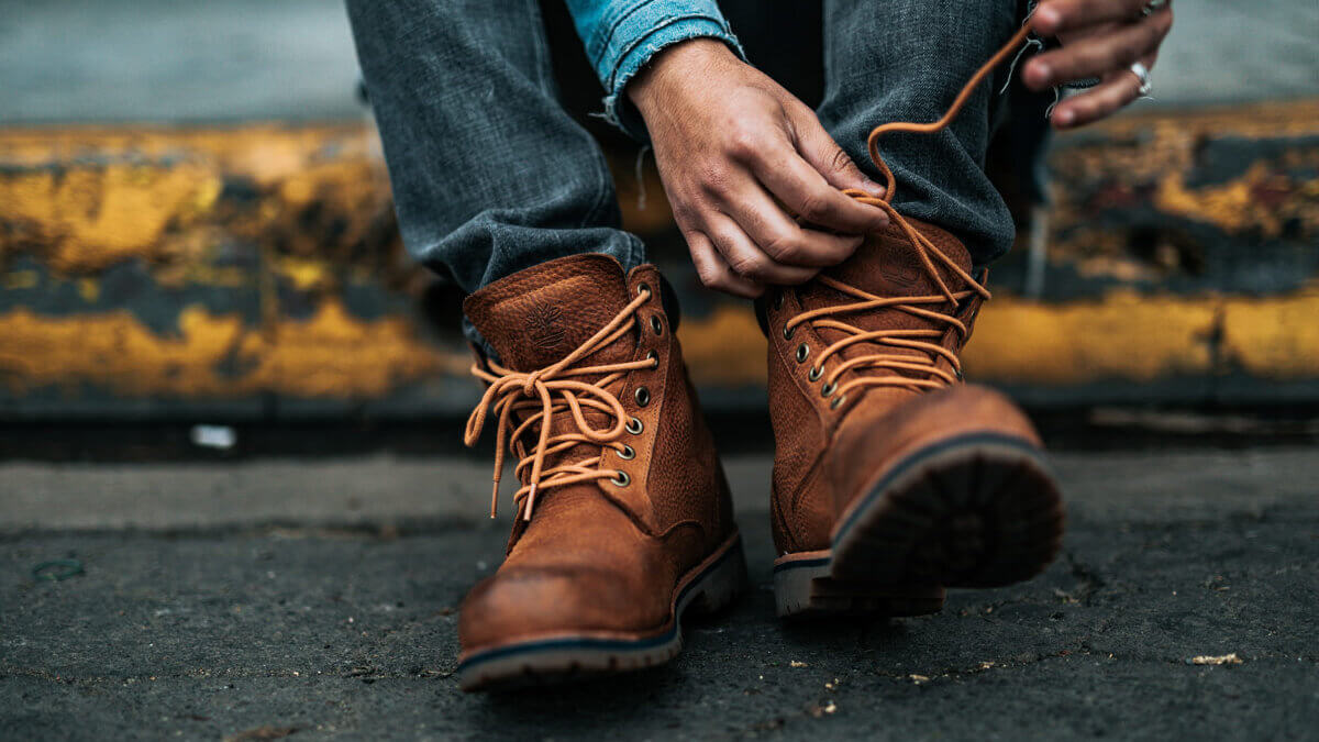 Męskie obuwie zimowe – jak odmienić charakter stylizacji jednym dodatkiem?